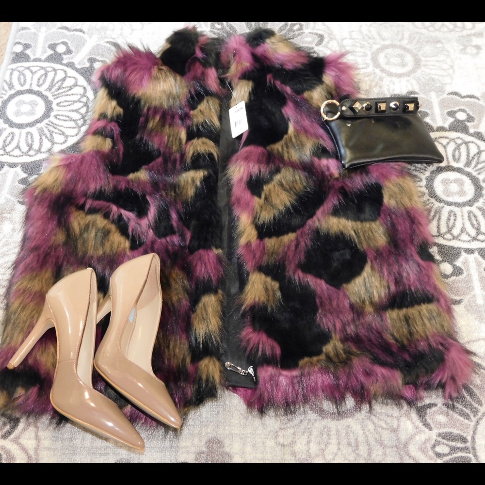 Cute faux fur vest just in time for fall!